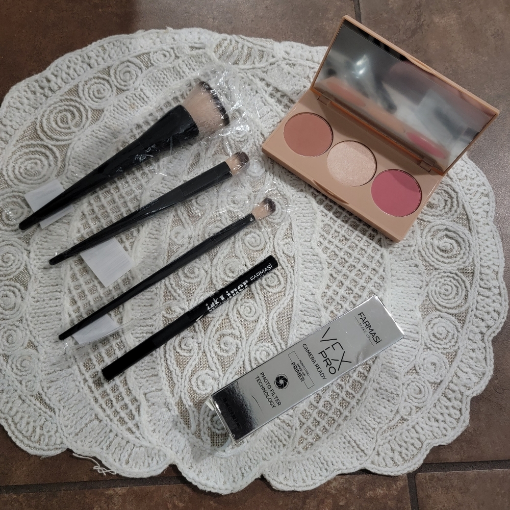 Farmasi brush and makeup bundle